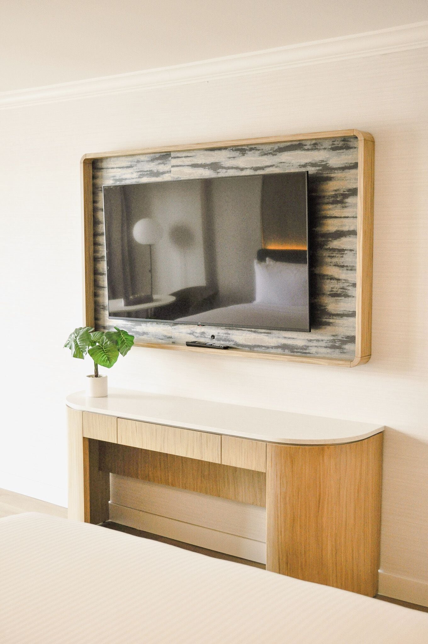 Literie de qualité, coffre-fort, bureau