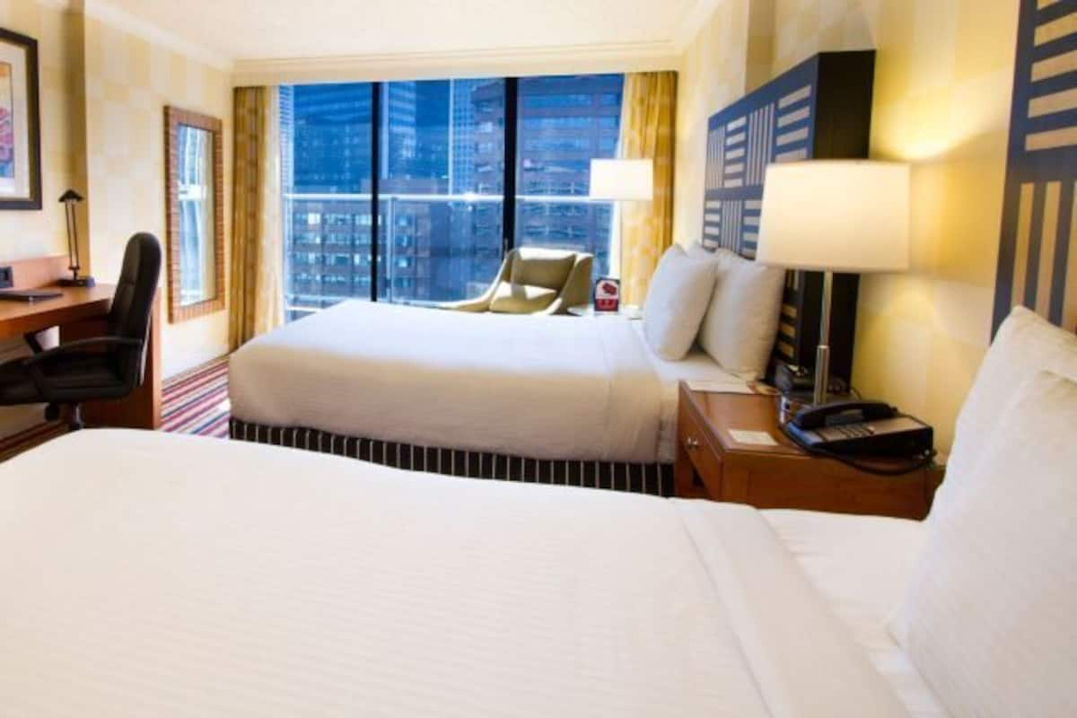 Premium bedding, in-room safe, desk, laptop workspace