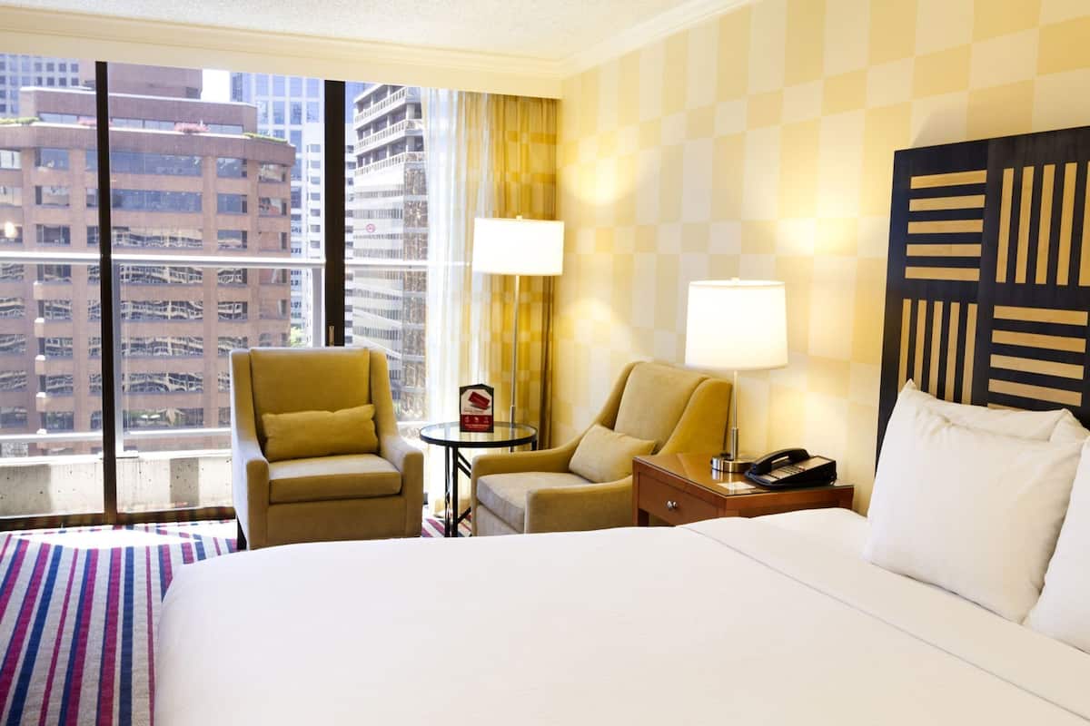 Premium bedding, in-room safe, desk, laptop workspace