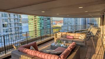 Suite (Coal Harbour) | Terrace/patio