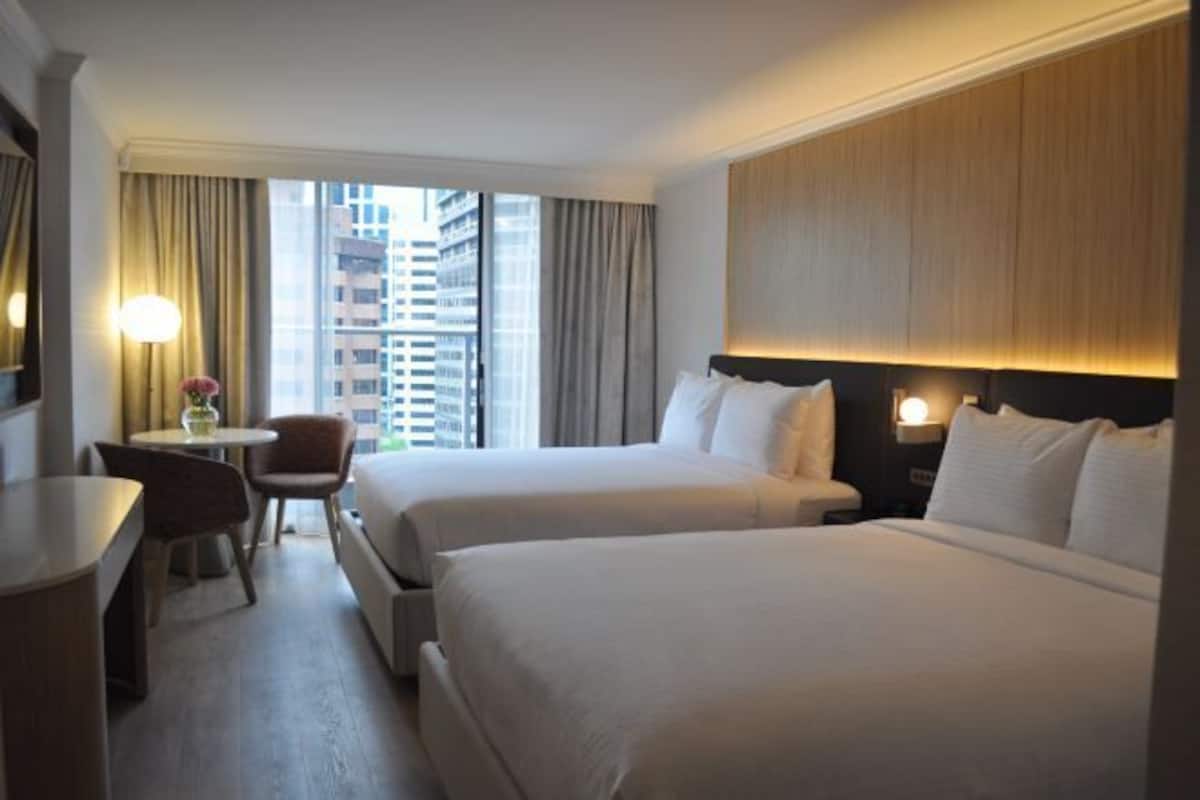 Premium bedding, in-room safe, desk, laptop workspace