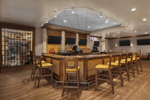 Breakfast and dinner served