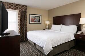 Suite, 1 King Bed | In-room safe, desk, iron/ironing board, free cots/infant beds - Holiday Inn Dubuque/Galena by IHG (Dubuque)