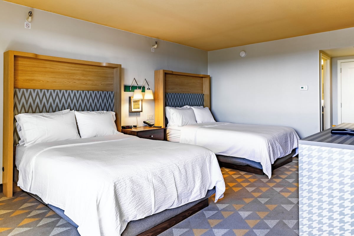 Premium bedding, in-room safe, desk, blackout drapes