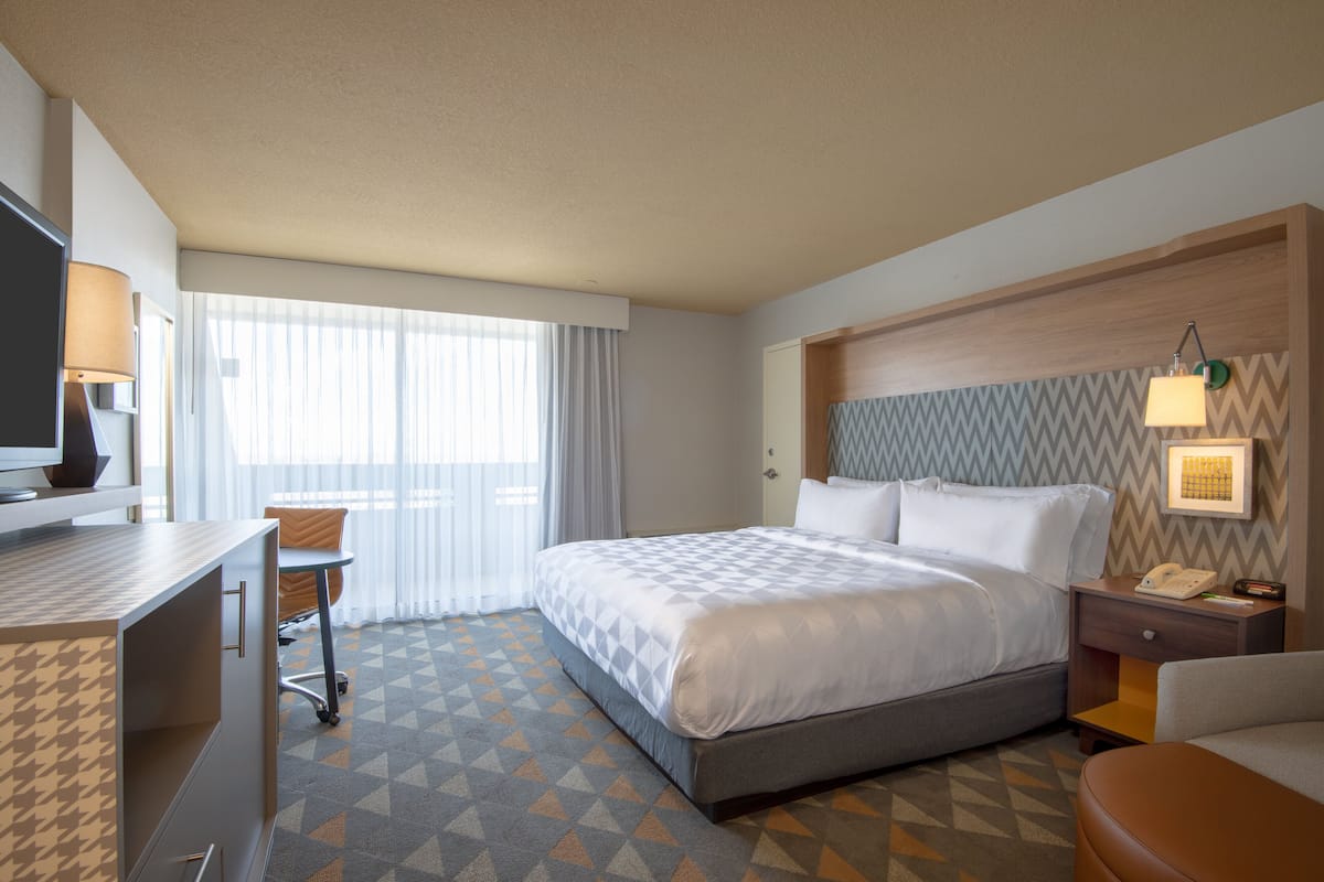 Premium bedding, in-room safe, desk, blackout curtains