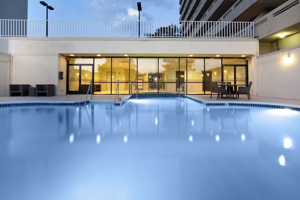 Outdoor pool, pool loungers