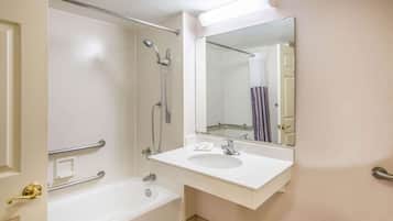 Zimmer, 1 King-Bett, barrierefrei, Nichtraucher (Mobility Accessible) | Badezimmer
