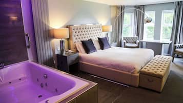 Brankas, meja kerja, setrika/meja setrika, dan Wi-Fi gratis