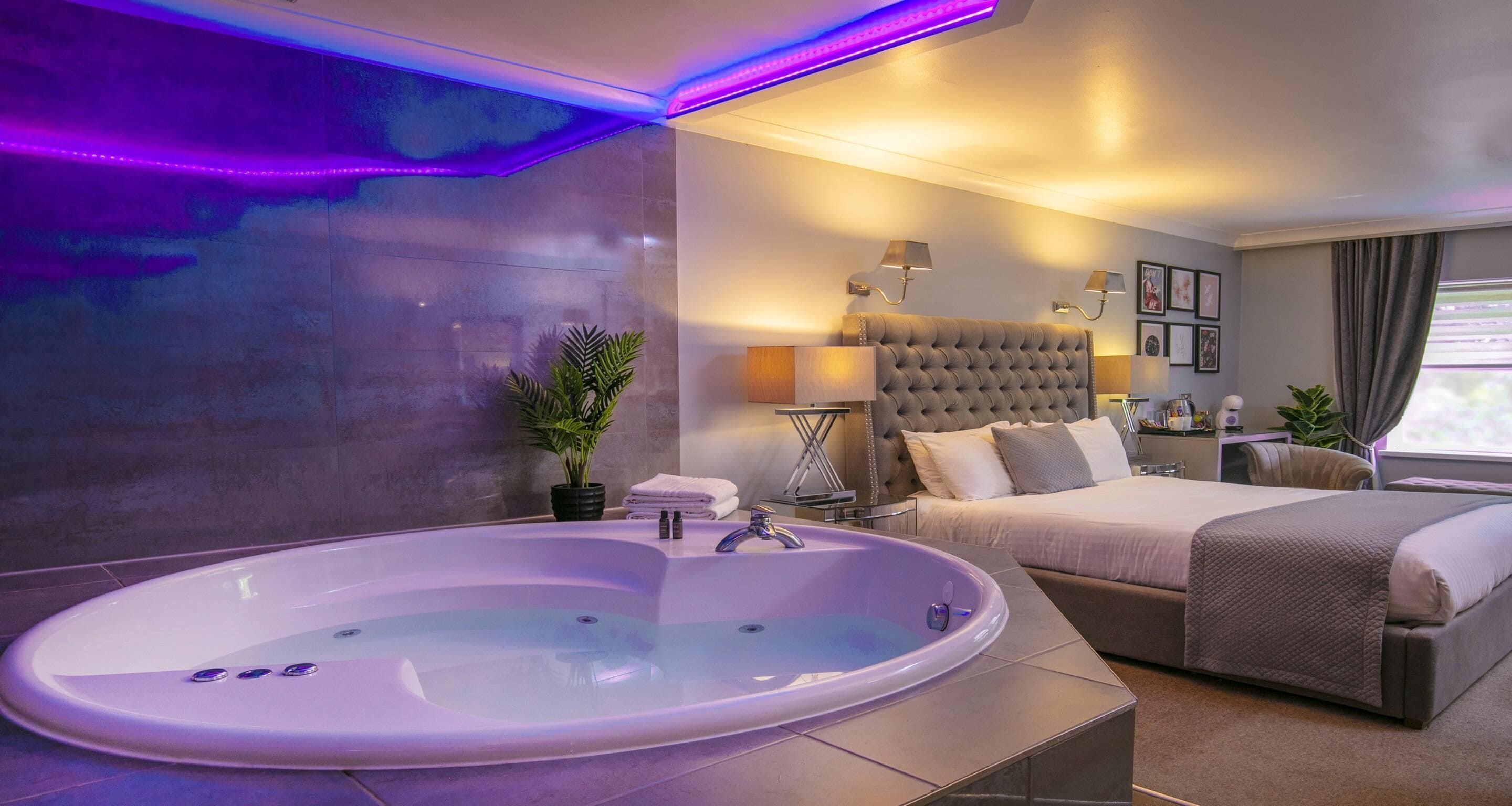 Svit - 1 kingsize-säng - icke-rökare - bubbelbad | Värdeförvaringsskåp på rummet, skrivbord och strykjärn/strykbräda