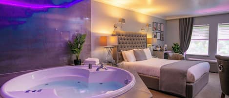 In-room safe, desk, iron/ironing board, free WiFi