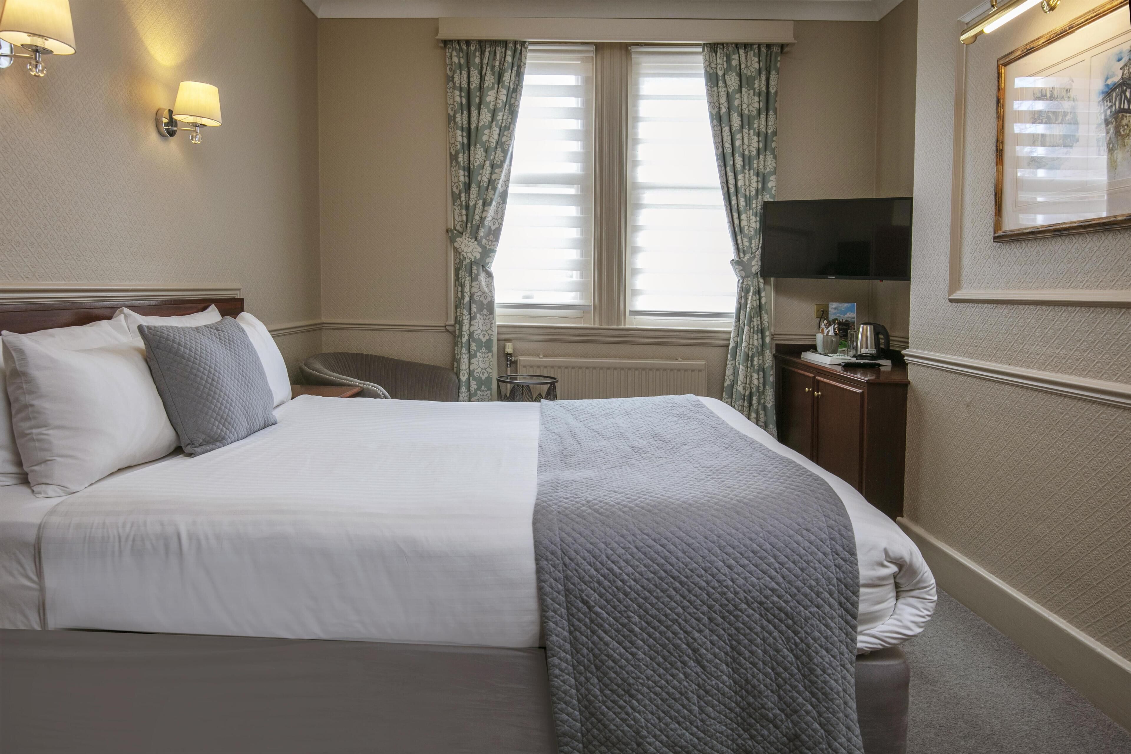 Classic Room, 1 Double Bed, Non Smoking (Small Room) | In-room safe, desk, iron/ironing board, free WiFi