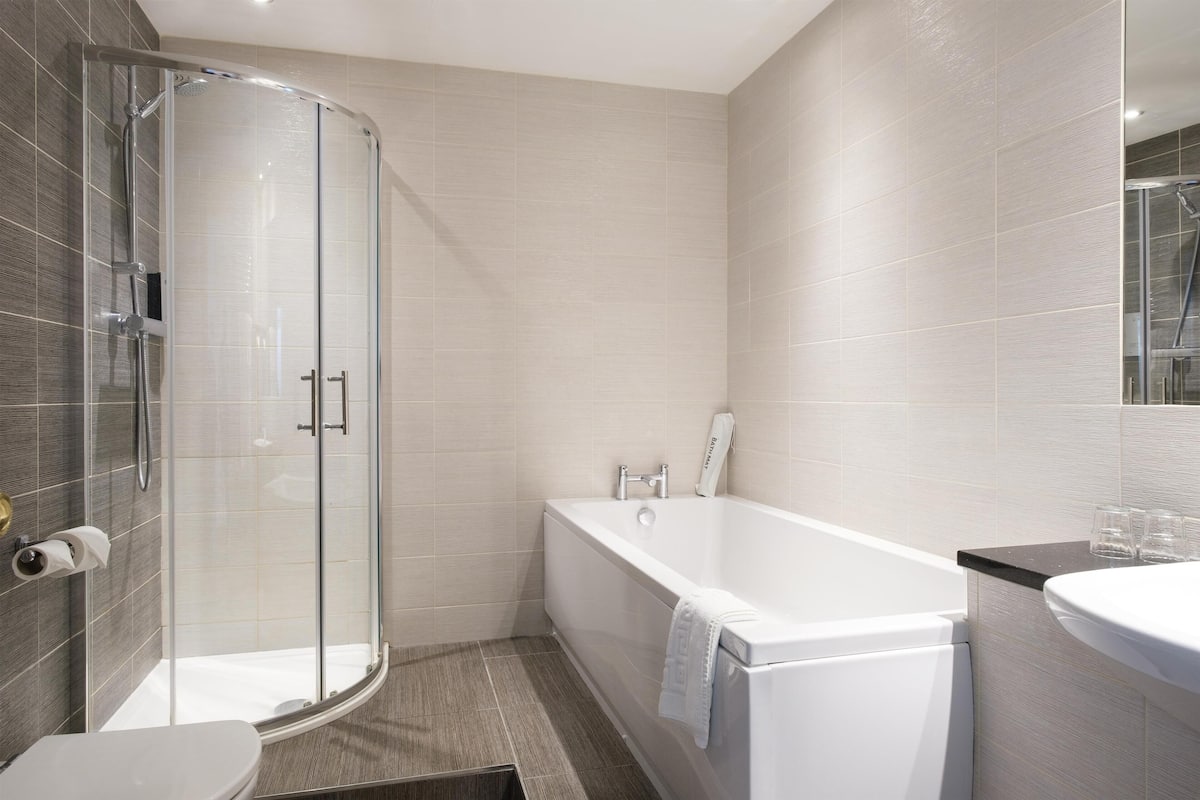 Suite, 1 King Bed, Non Smoking, Jetted Tub