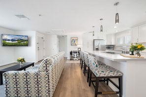 King Suite | Living area