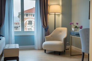 Classic Tek Büyük Yataklı Oda, 1 Büyük (Queen) Boy Yatak | Kuştüyü yorgan, ücretsiz minibar ürünleri, odada kasa, masa