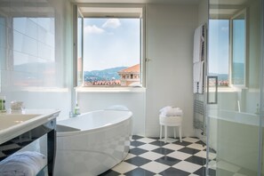 Deluxe Double Room, 1 King Bed (Queen) | Bathroom | Shower, free toiletries, hair dryer, bathrobes