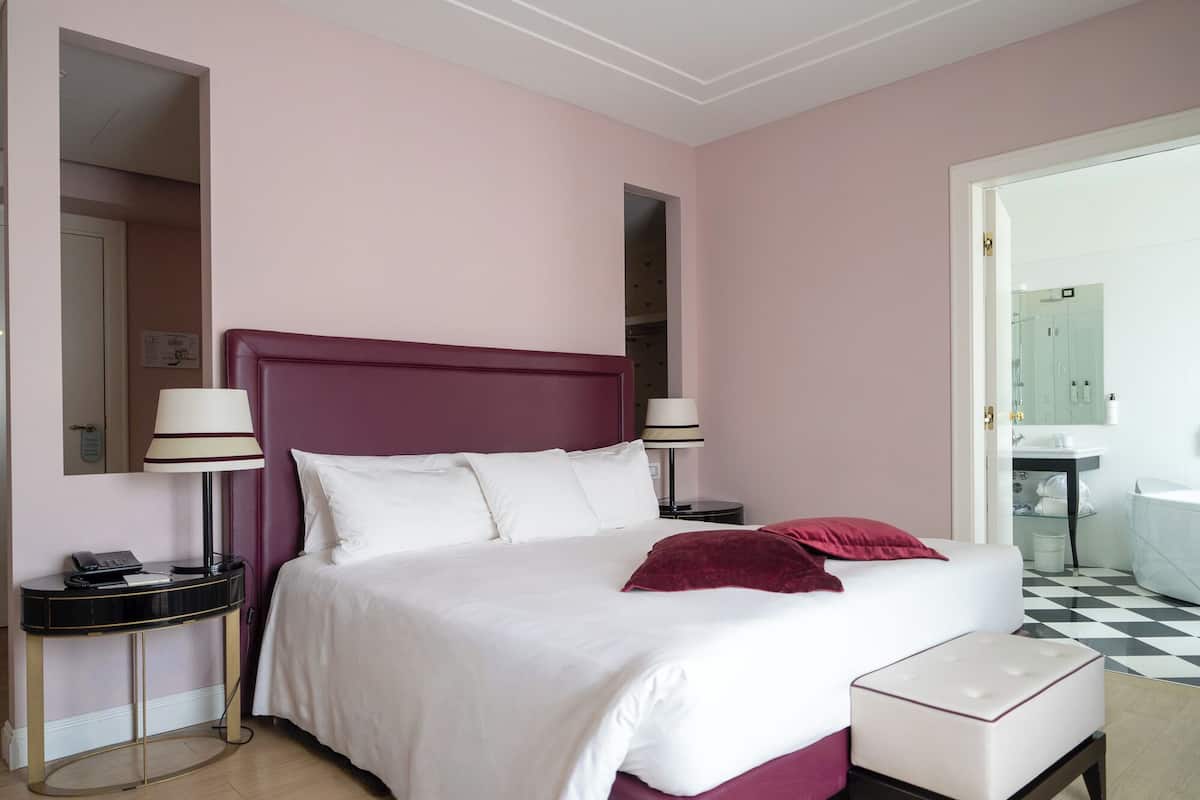 Deluxe Double Room, 1 King Bed (Queen)