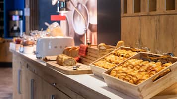 Daily buffet breakfast (EUR 14.90 per person)