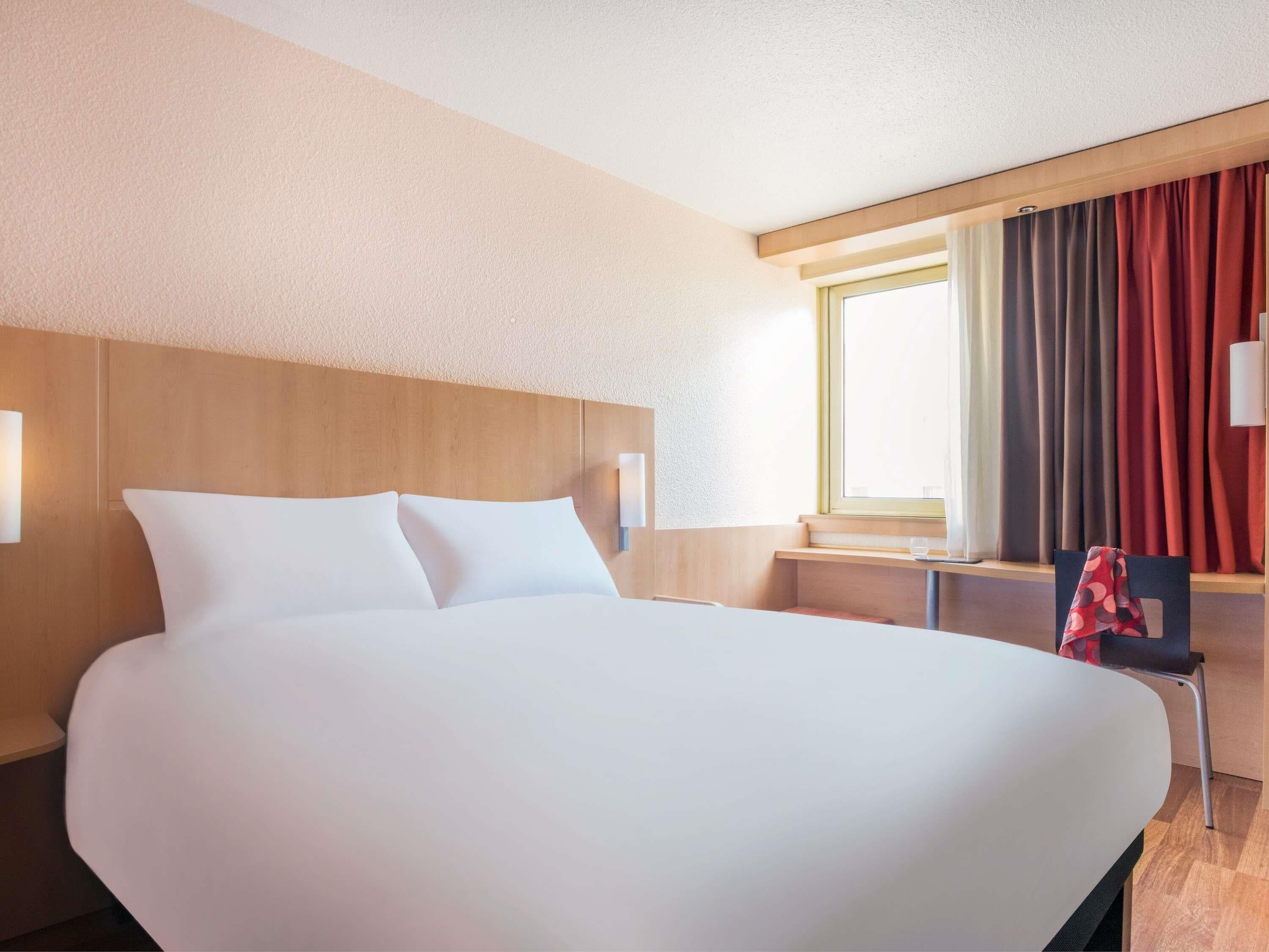 Standard Double Room, 1 Double Bed | Desk, laptop workspace, blackout drapes, soundproofing