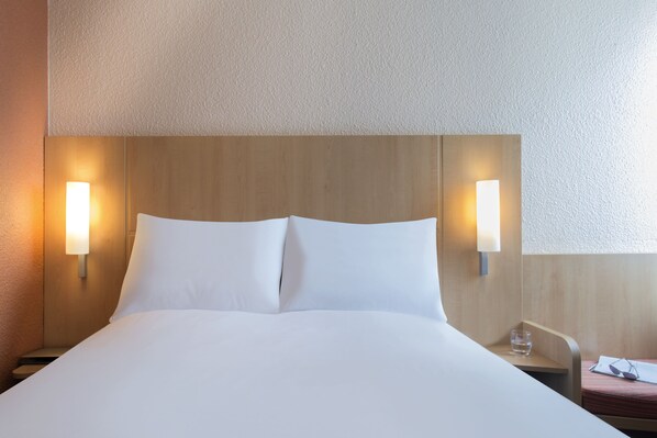Habitación estándar doble, 1 cama doble | Escritorio, espacio para trabajar con un portátil, cortinas opacas