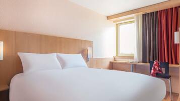 Standard Double Room, 1 Double Bed | Desk, laptop workspace, blackout drapes, soundproofing