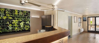 Travelodge by Wyndham Lake Havasu