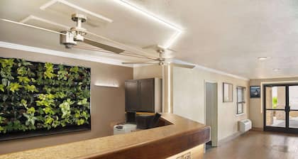 Travelodge by Wyndham Lake Havasu