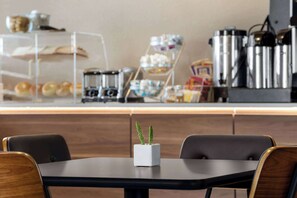 Free daily continental breakfast