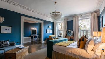 Signature Double Room | Minibar, in-room safe, desk, blackout drapes