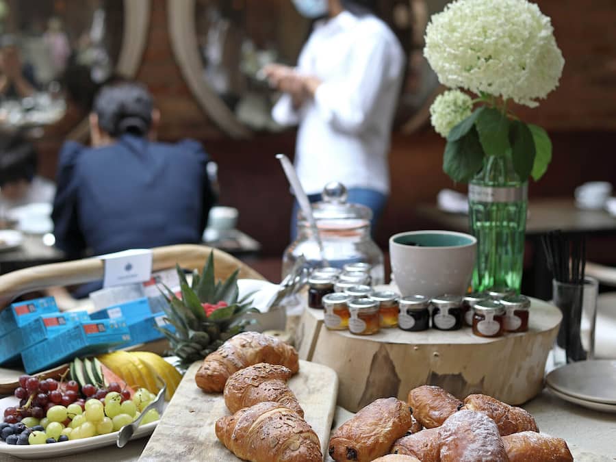 每日供应英式早餐(每人 GBP 15)