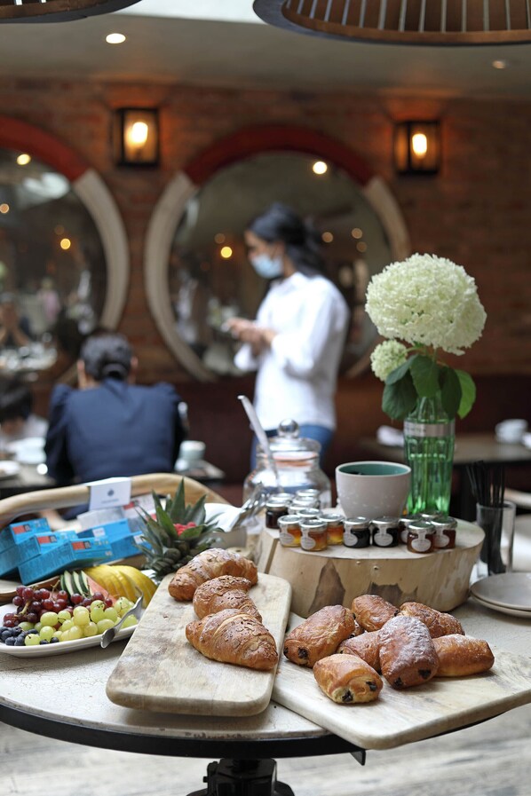 Daily English breakfast (GBP 15 per person) - No 38 The Park (Cheltenham)