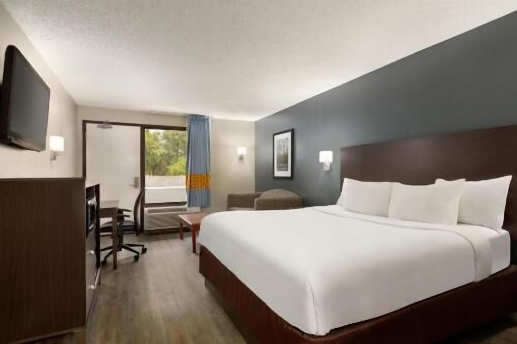 Desk, iron/ironing board, free WiFi, bed sheets