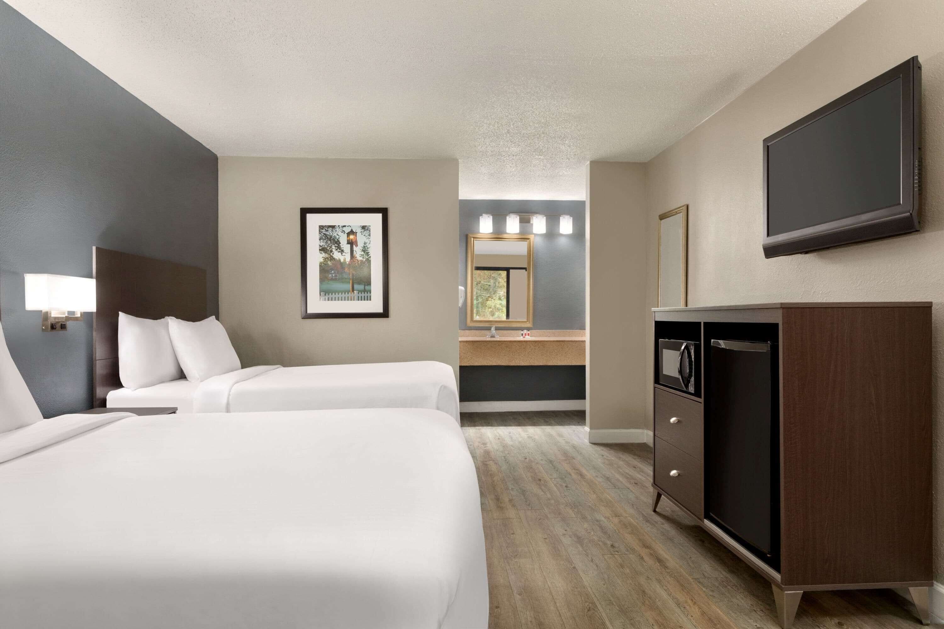 deluxe room, 2 double beds, non smoking | desk, iron/ironing board, free wifi, bed sheets