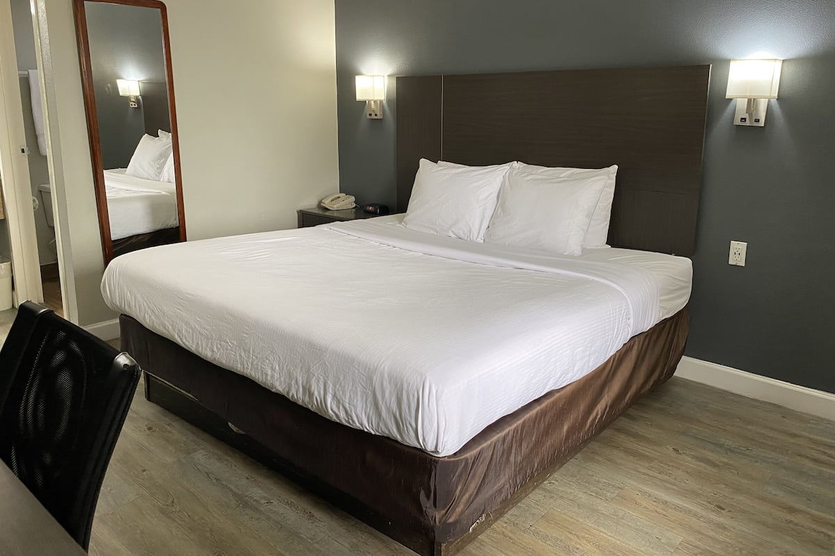 Desk, iron/ironing board, free WiFi, bed sheets