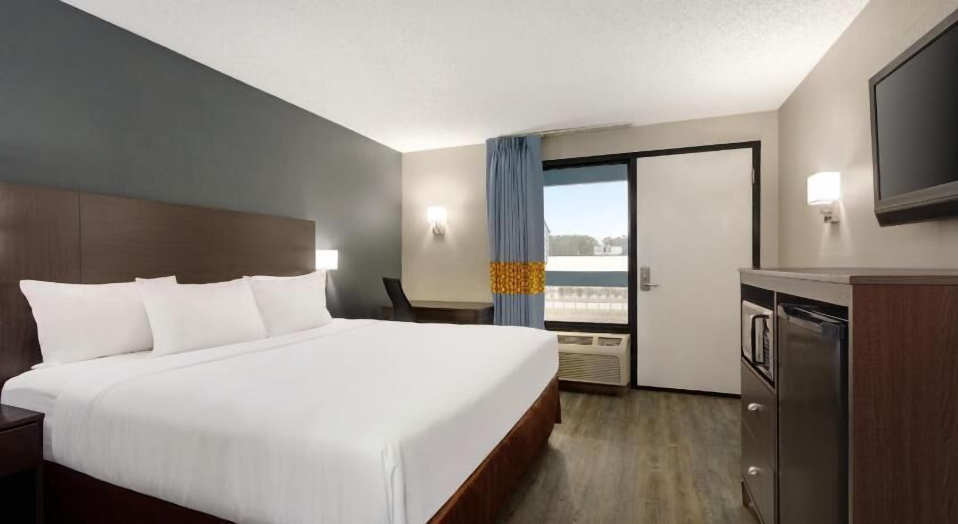 Desk, iron/ironing board, free WiFi, bed sheets