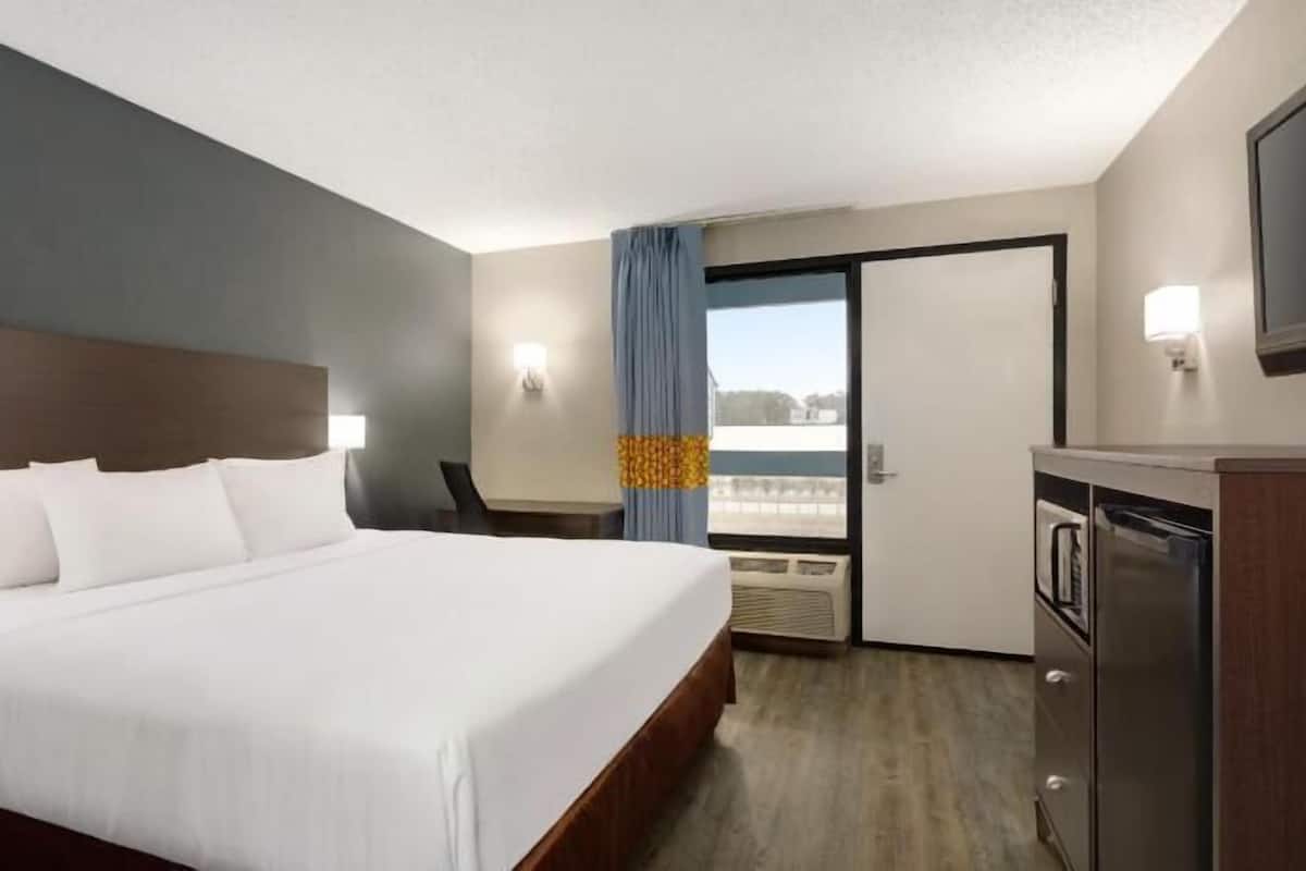 Desk, iron/ironing board, free WiFi, bed sheets