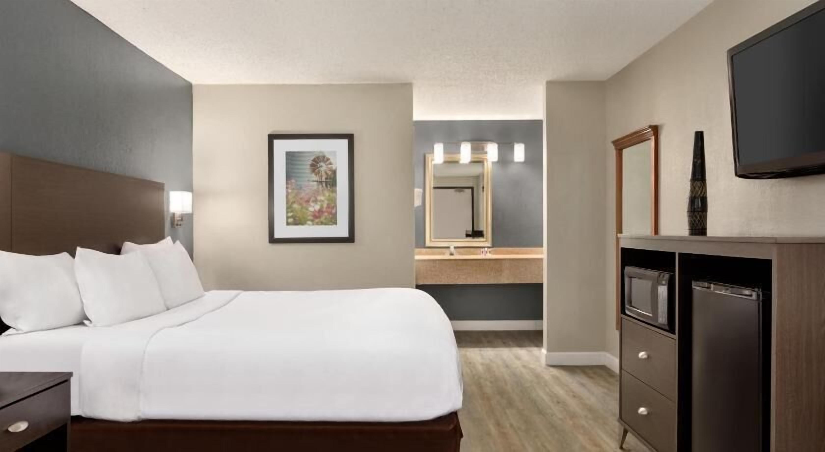 Desk, iron/ironing board, free WiFi, bed sheets