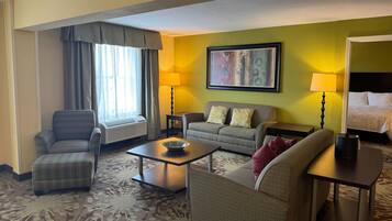 Presidential-sviitti, useita sänkyjä, tupakointi kielletty | Työpöytä, kannettavalle tietokoneelle sopiva työtila