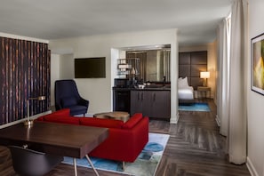 Premier Suite, 1 King Bed - Hotel Deco Omaha, Tapestry Collection by Hilton (Omaha)
