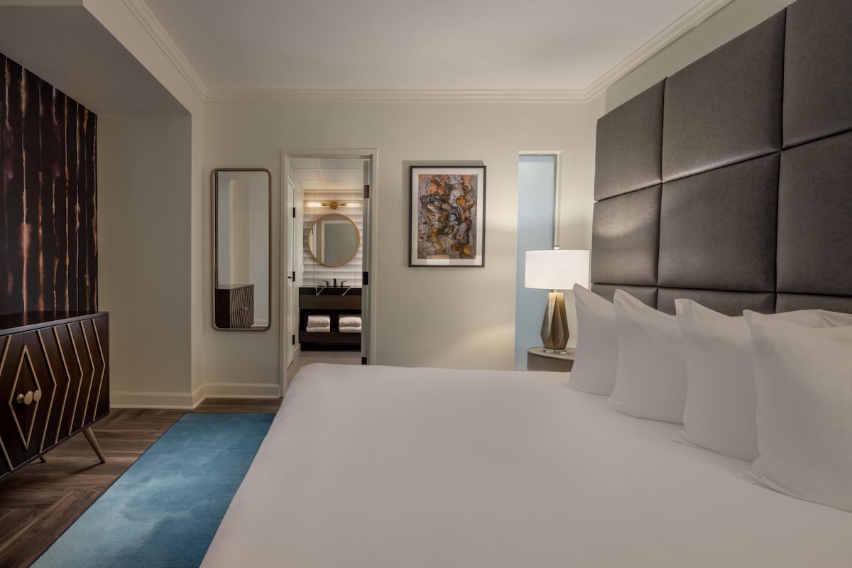 Suite, 1 Bedroom | Egyptian cotton sheets, premium bedding, down comforters, pillowtop beds