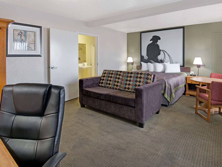 In-room safe, desk, soundproofing, iron/ironing board