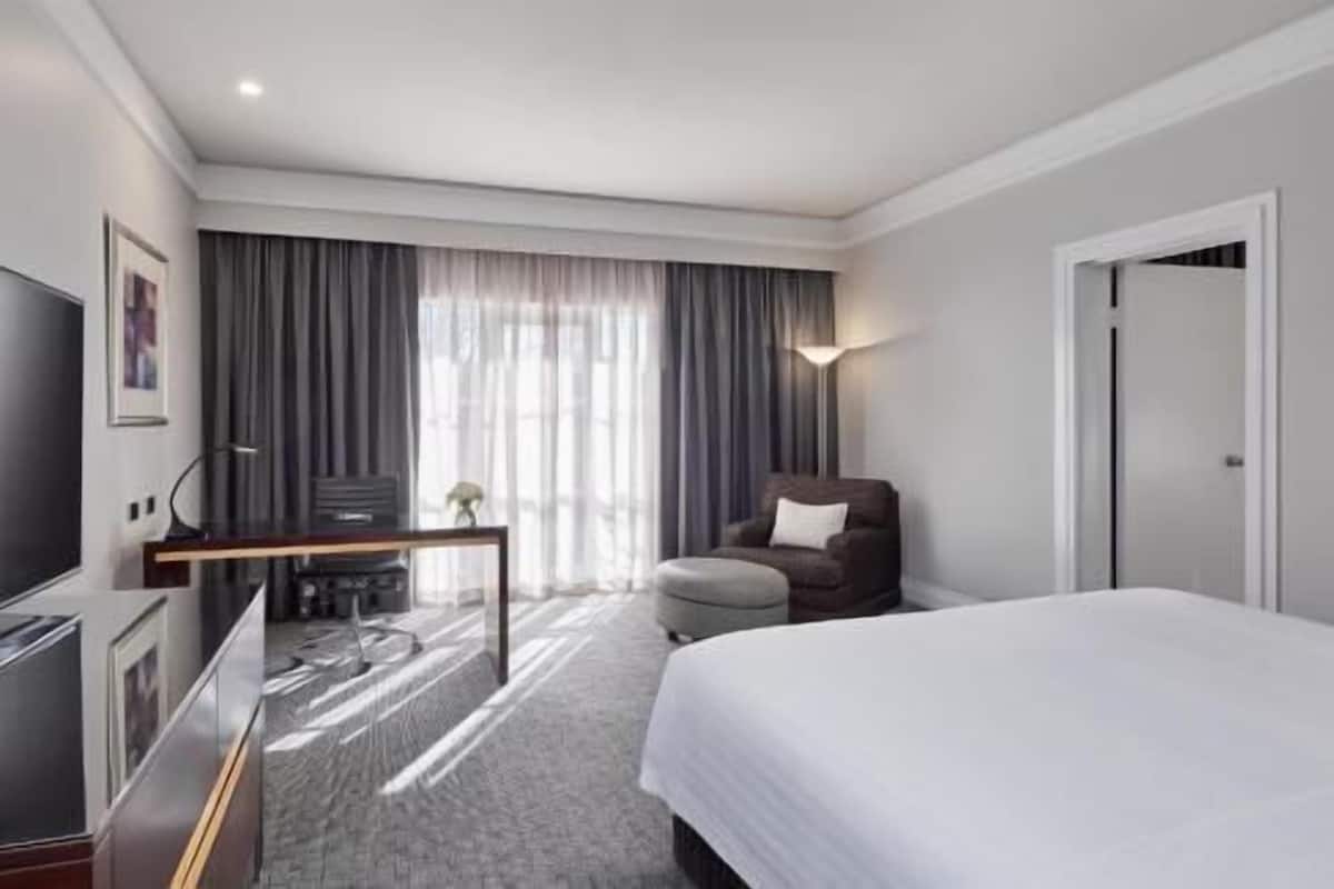 Premium bedding, pillowtop beds, minibar, in-room safe