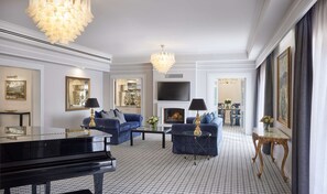 Ropa de cama de alta calidad, camas con pillow-top y minibar 