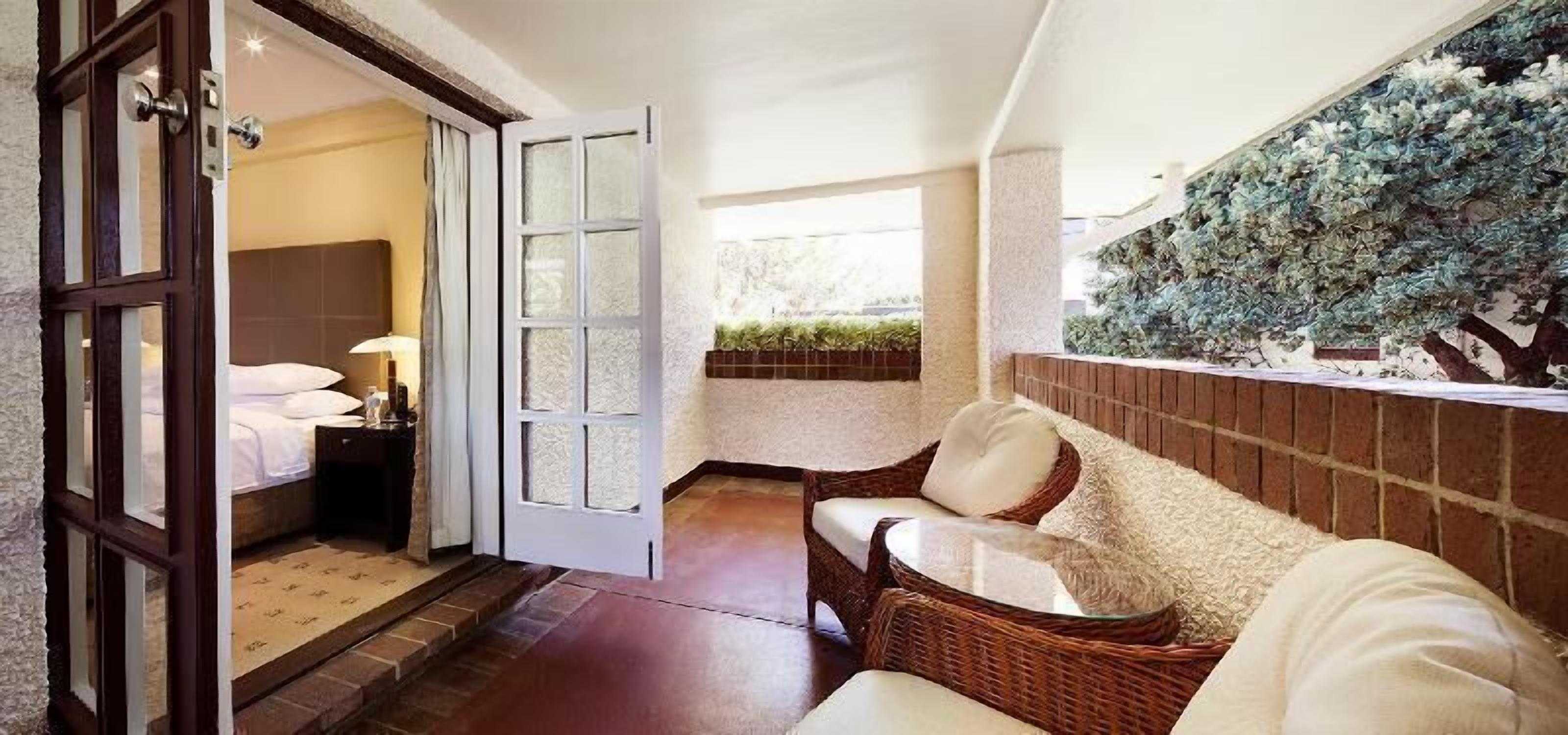 Premium bedding, pillow-top beds, minibar, in-room safe