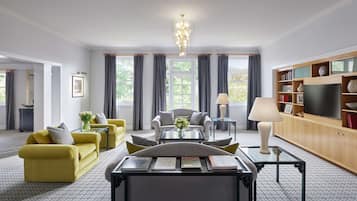 Suite (Diplomatic) | Premium bedding, pillowtop beds, minibar, in-room safe