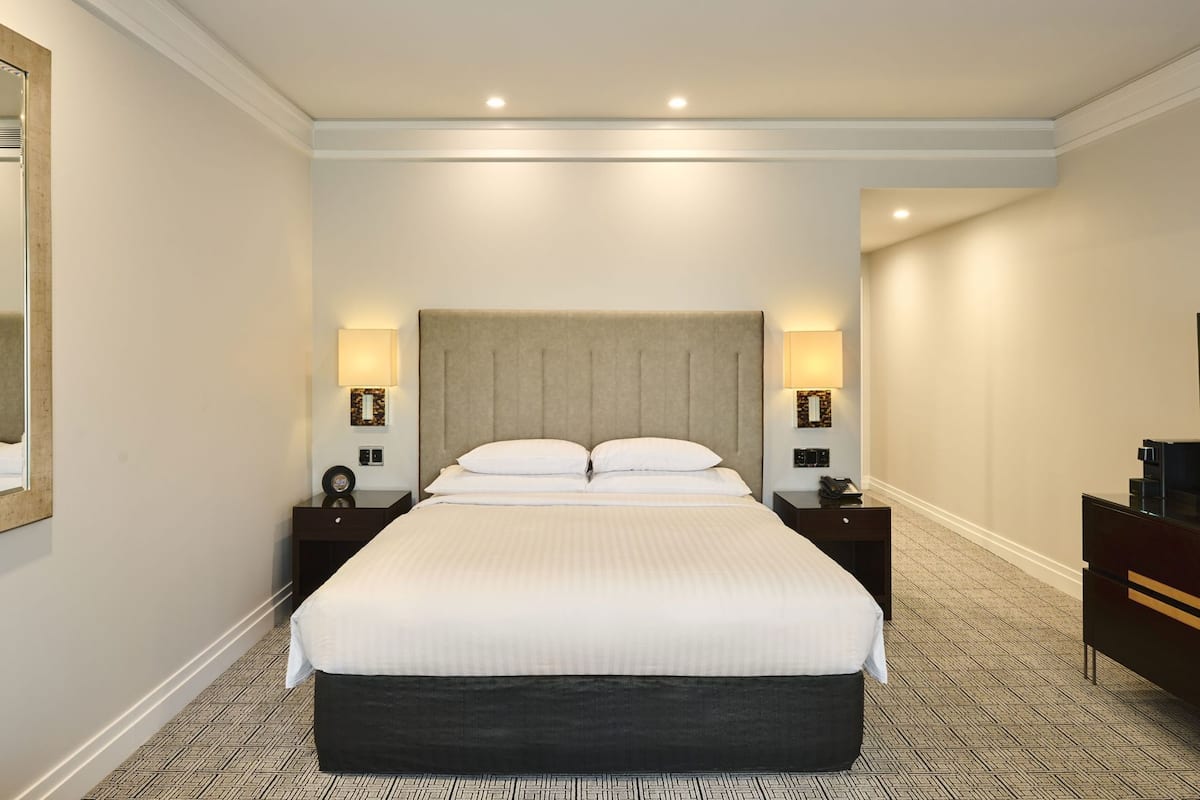 Premium bedding, pillowtop beds, minibar, in-room safe