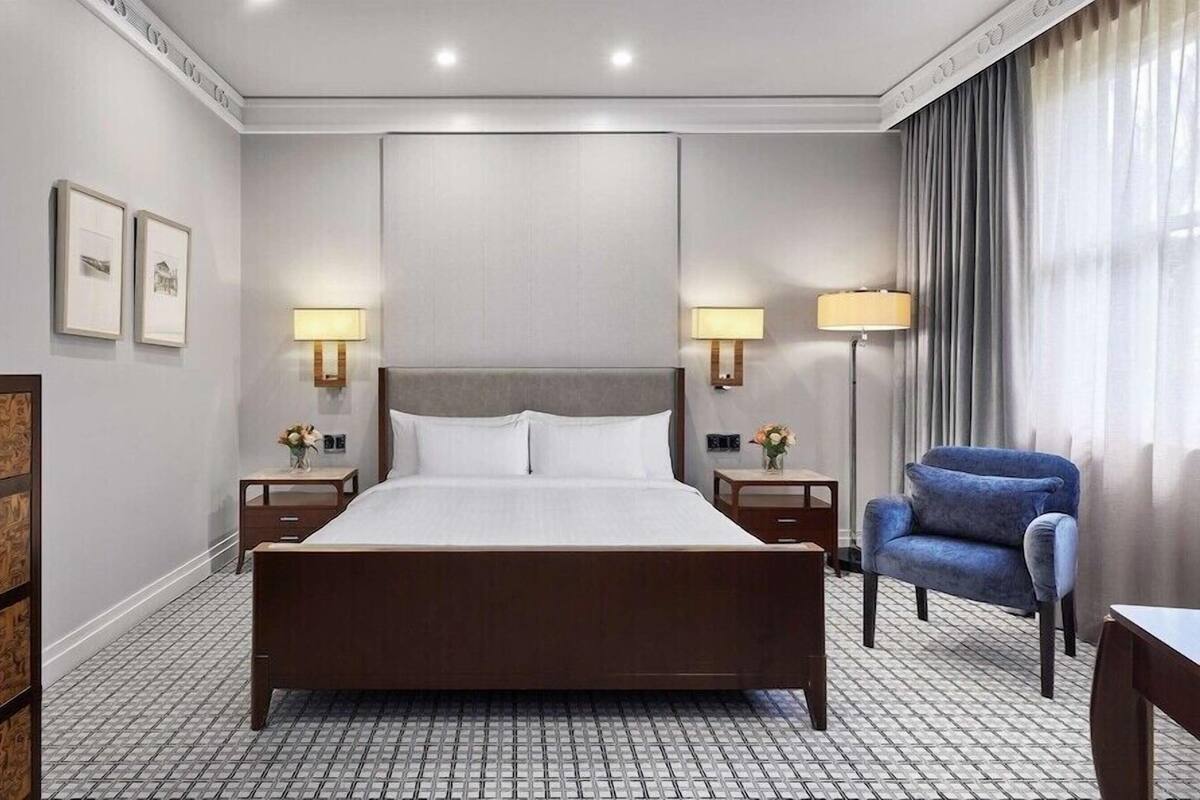 Premium bedding, pillow-top beds, minibar, in-room safe