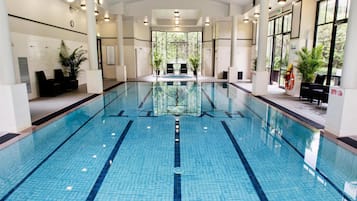 Indoor pool, pool loungers
