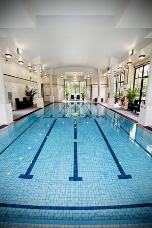 Indoor pool, pool loungers - Hyatt Hotel Canberra - a Park Hyatt (Yarralumla)