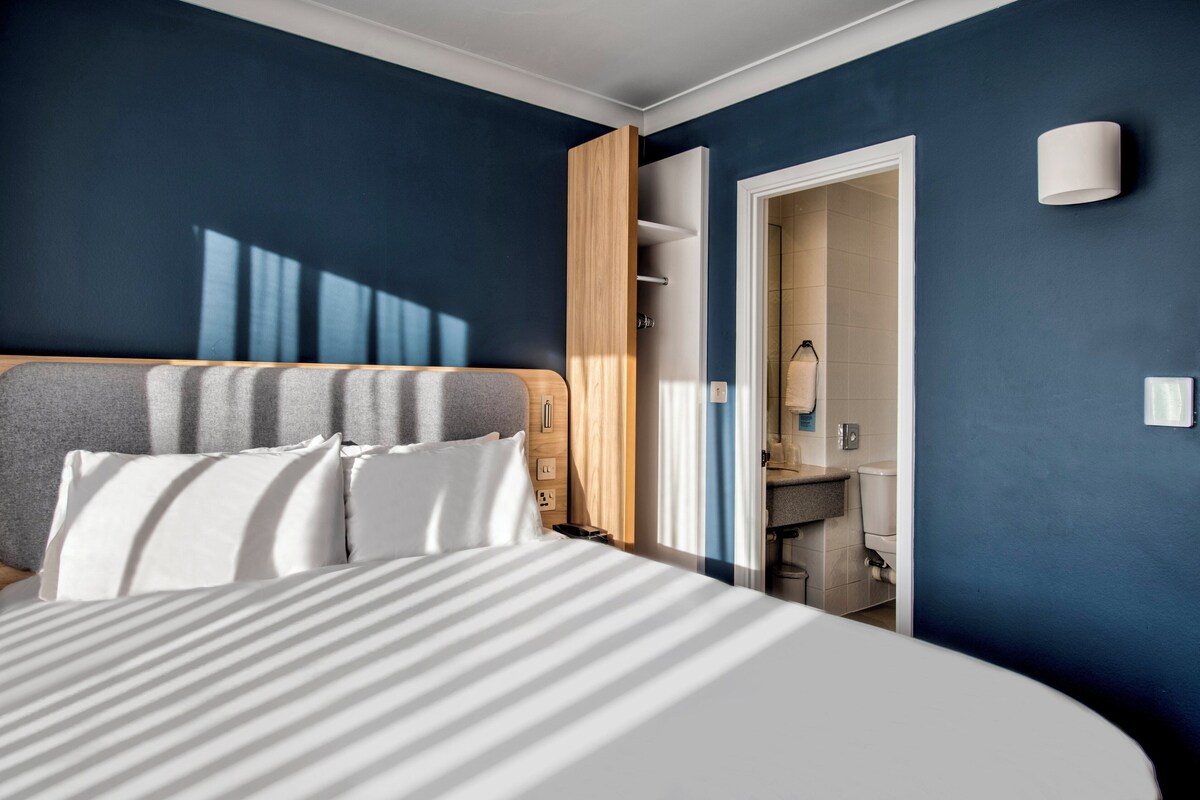 Standardzimmer, 1 Doppelbett (with Free Hot Breakfast) | Schreibtisch, Verdunkelungsvorhänge, Bügeleisen/Bügelbrett