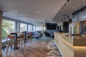 Lobby lounge - Holiday Inn Express Edinburgh City West by IHG (Edinburgh)